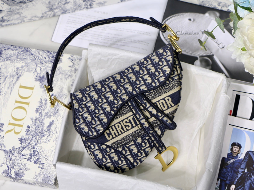 Saddle Oblique Canvas Bag
