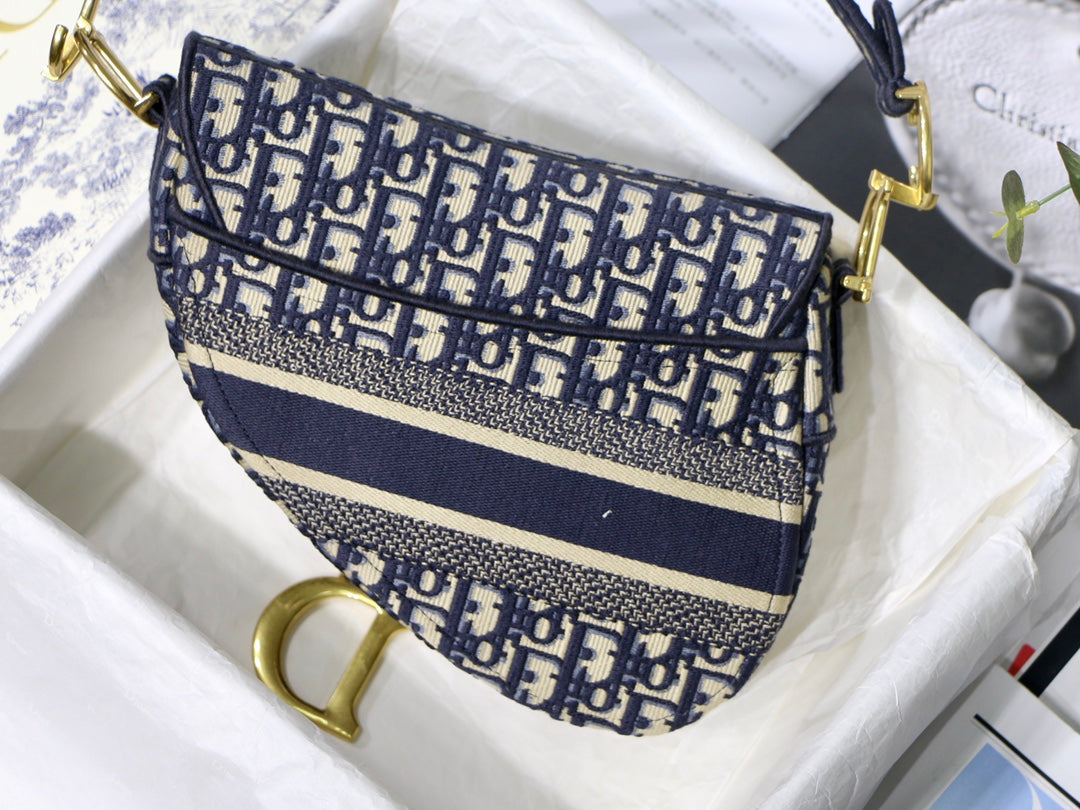 Saddle Oblique Canvas Bag