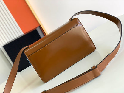 Symbole Triangle Plaque Flap Shoulder Bag