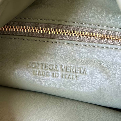 Small Hop Woven Leather Bag