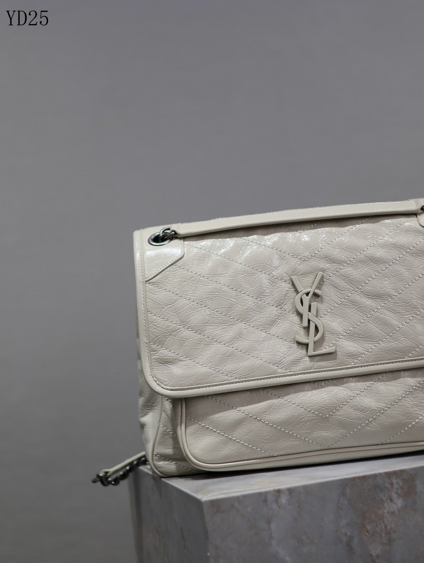 Niki Medium Leather Shoulder Bag