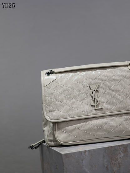 Niki Medium Leather Shoulder Bag