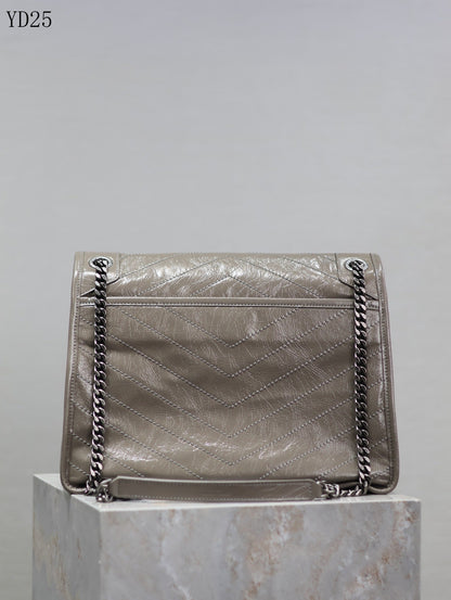 Niki Medium Leather Shoulder Bag