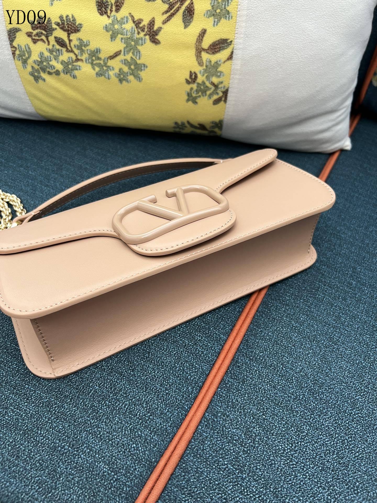 Garavani VLogo Signature Bag