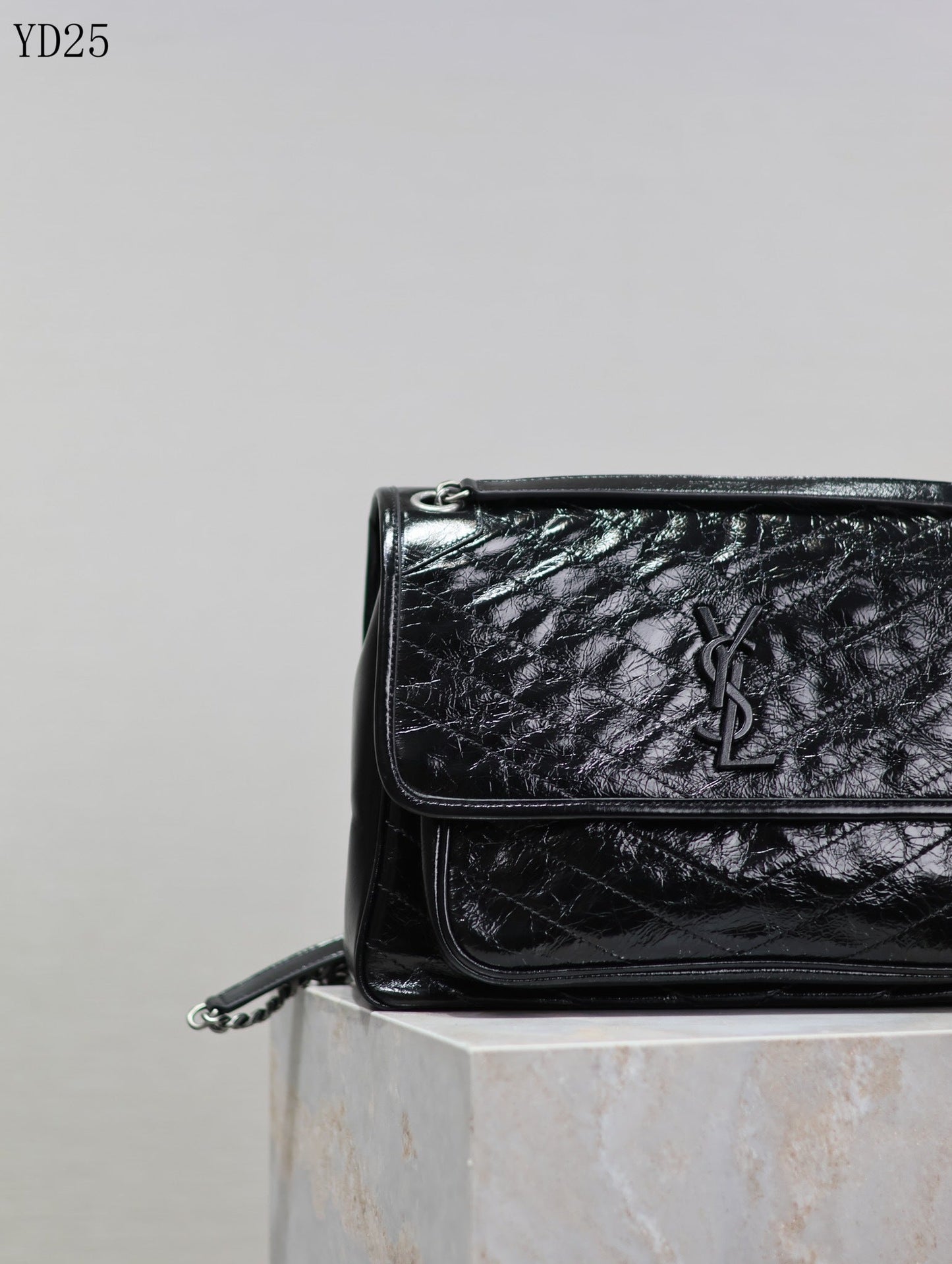 Niki Medium Leather Shoulder Bag