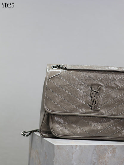Niki Medium Leather Shoulder Bag