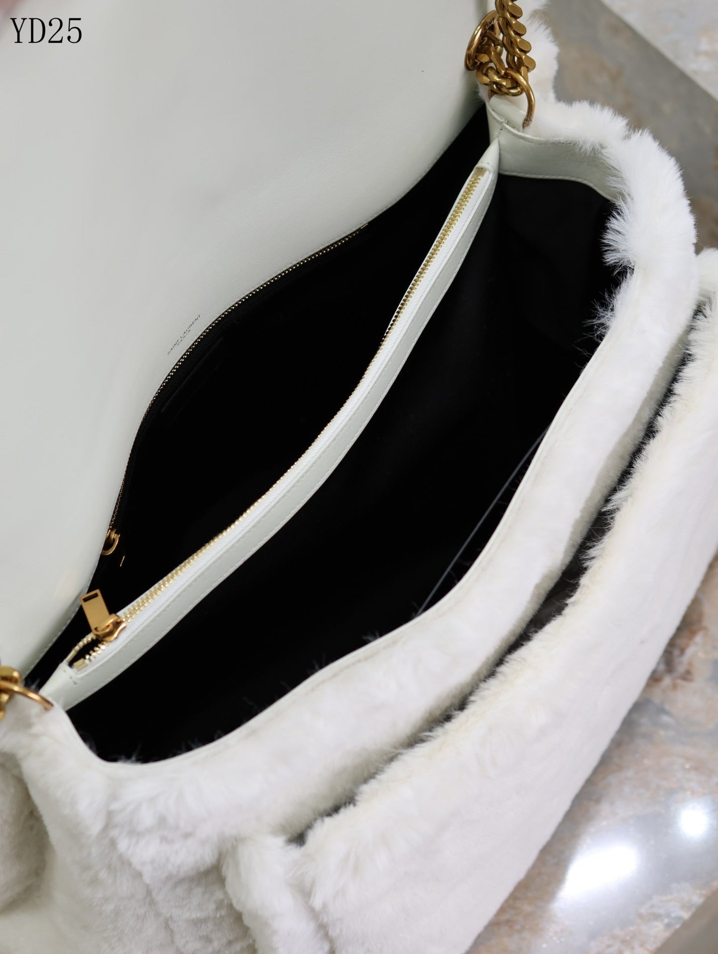 Niki Large in Shearling Bag