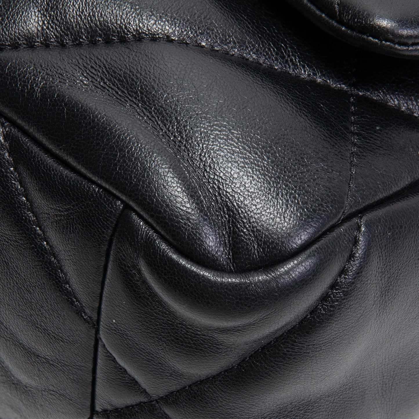 CHANEL 19 Flap Bag - Black