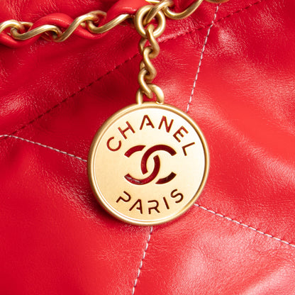 CHANEL 22 Shiny Quilted Calfskin Small Hobo - Red