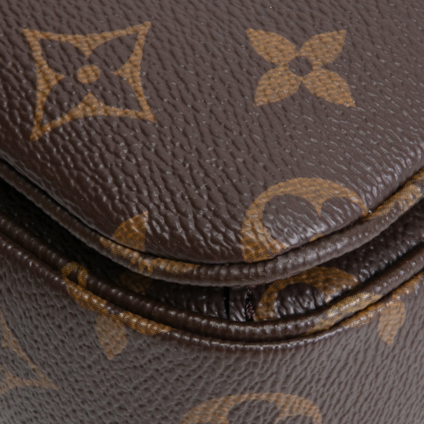 LOUIS VUITTON Pochette Metis Monogram