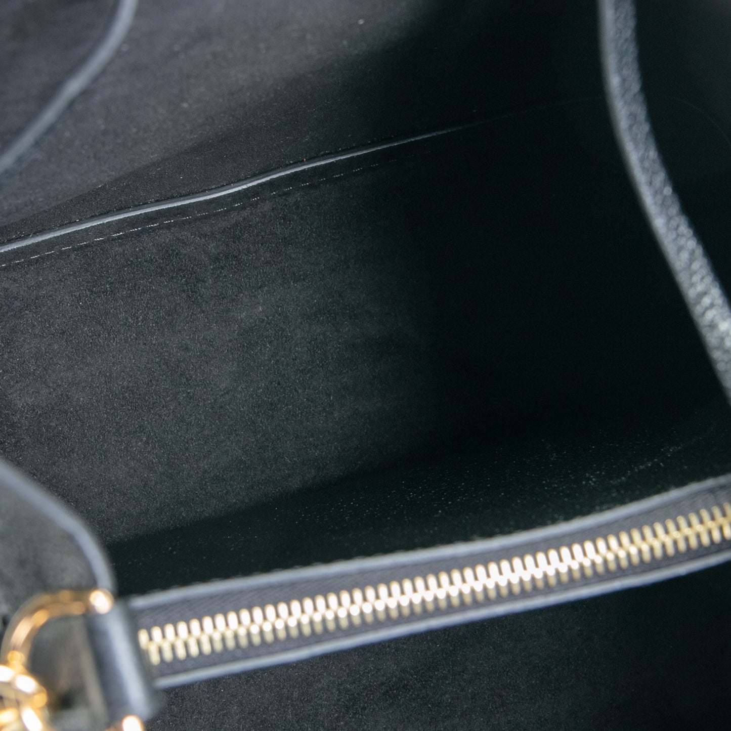 LOUIS VUITTON Monogram Empreinte NeoNoe MM - Black