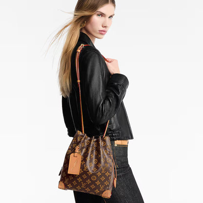 Louis Vuitton Noe Trunk Bag