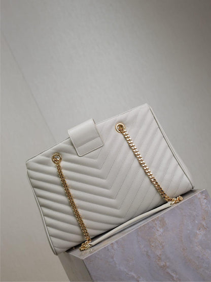 Grain Leather Chain Shoulder Bag