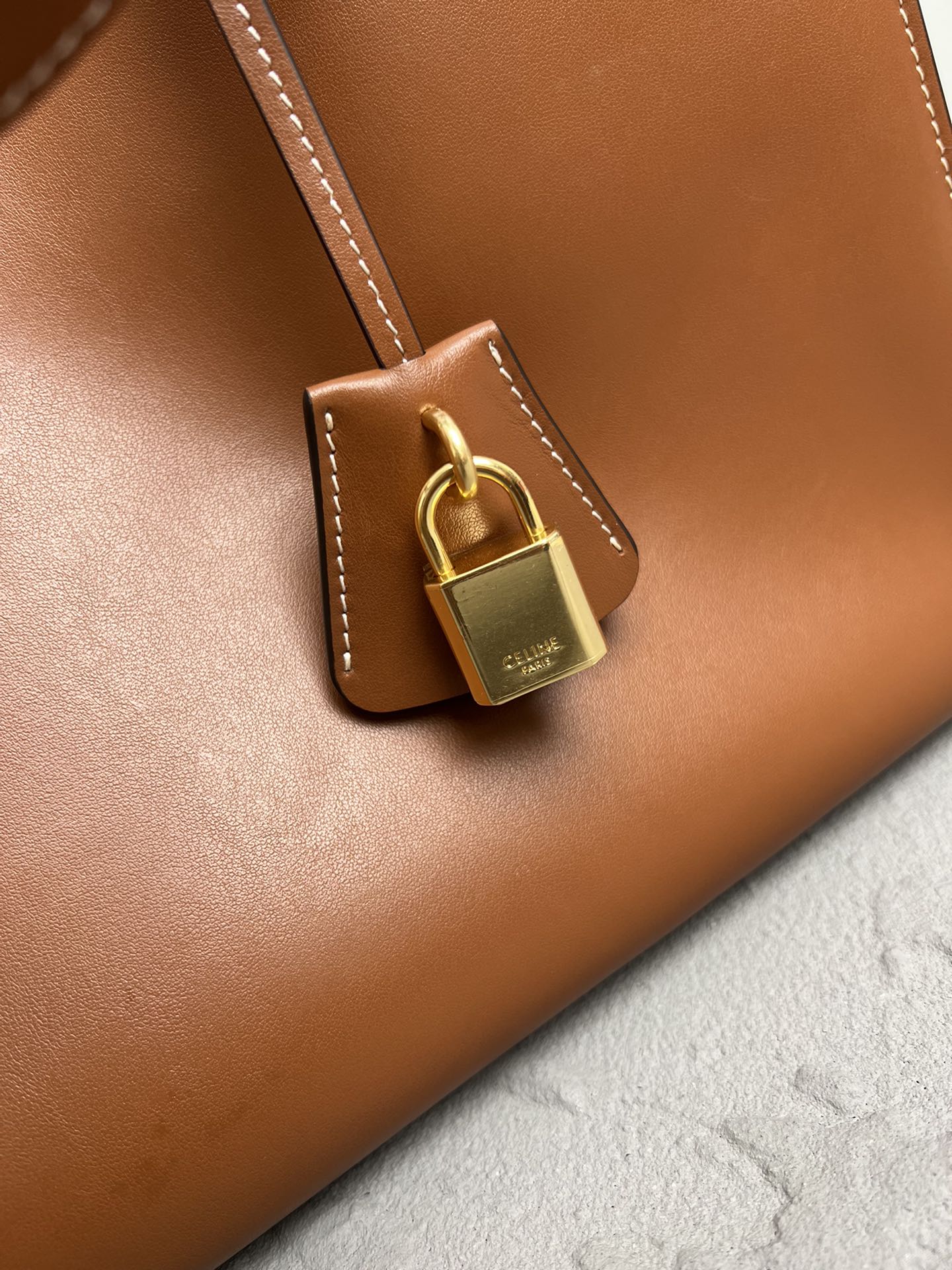 Cabas 16 Structured Cowhide Leather Tote Bag