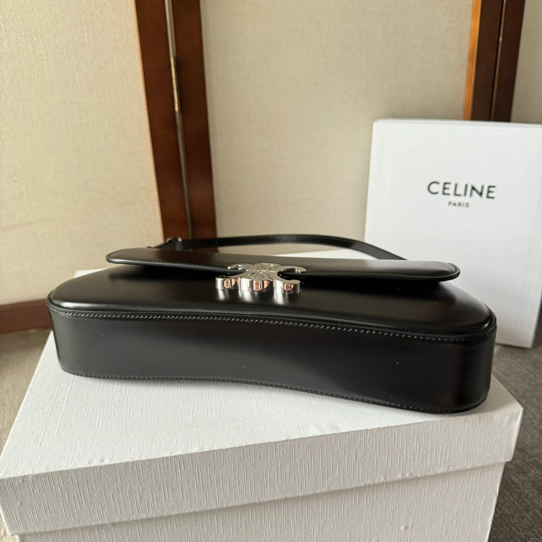 Lola Triomphe Baguette Leather Bag