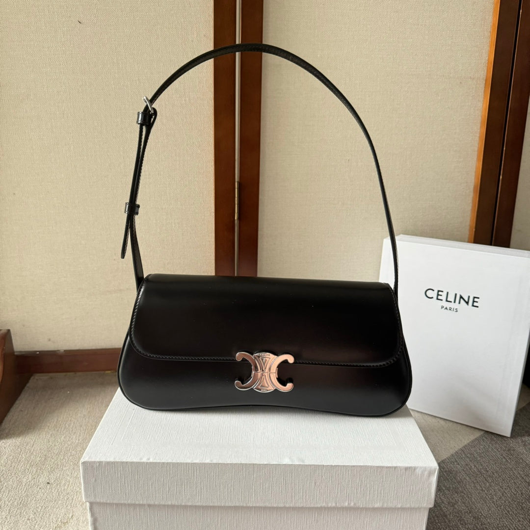 Lola Triomphe Baguette Leather Bag