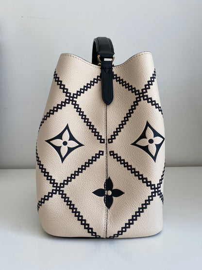 Louis Vuitton Cream NeoNoe MM M46023