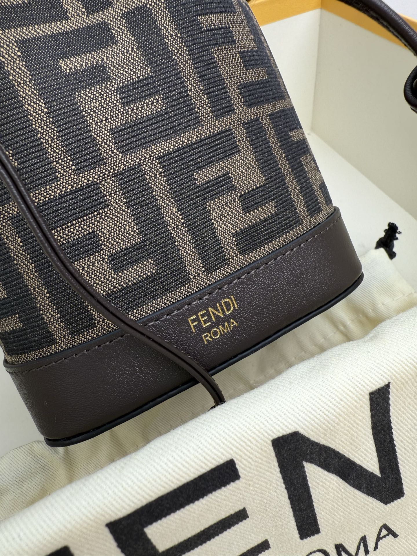 Mon Tresor Bucket Bag