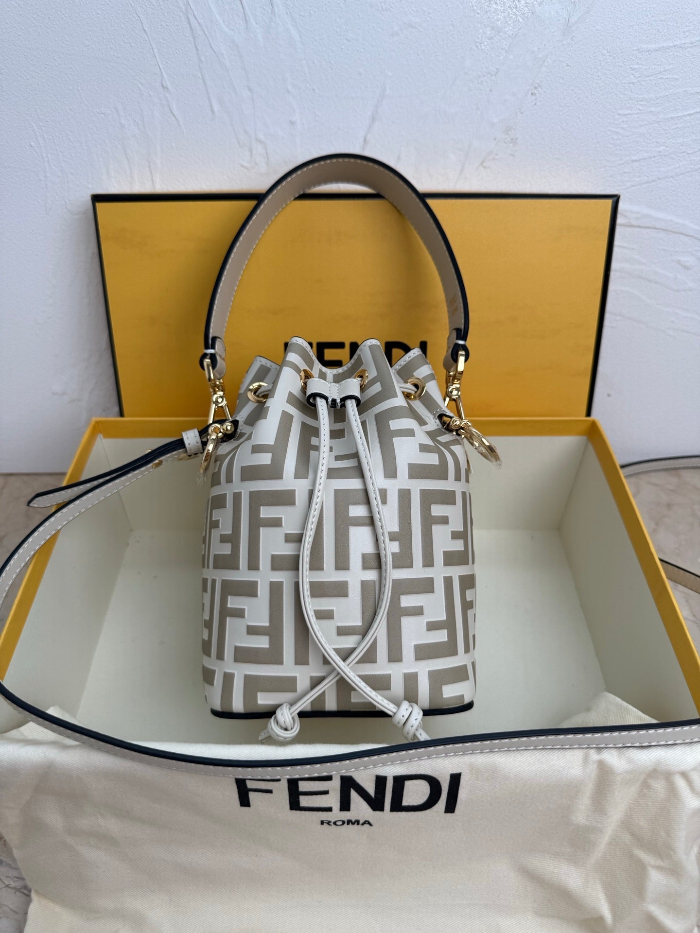 Mon Tresor Bucket Bag