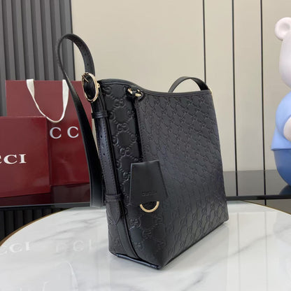 GG Emblem Black Leather Shoulder Bag