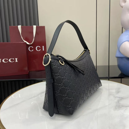 GG Emblem Leather Shoulder Bag