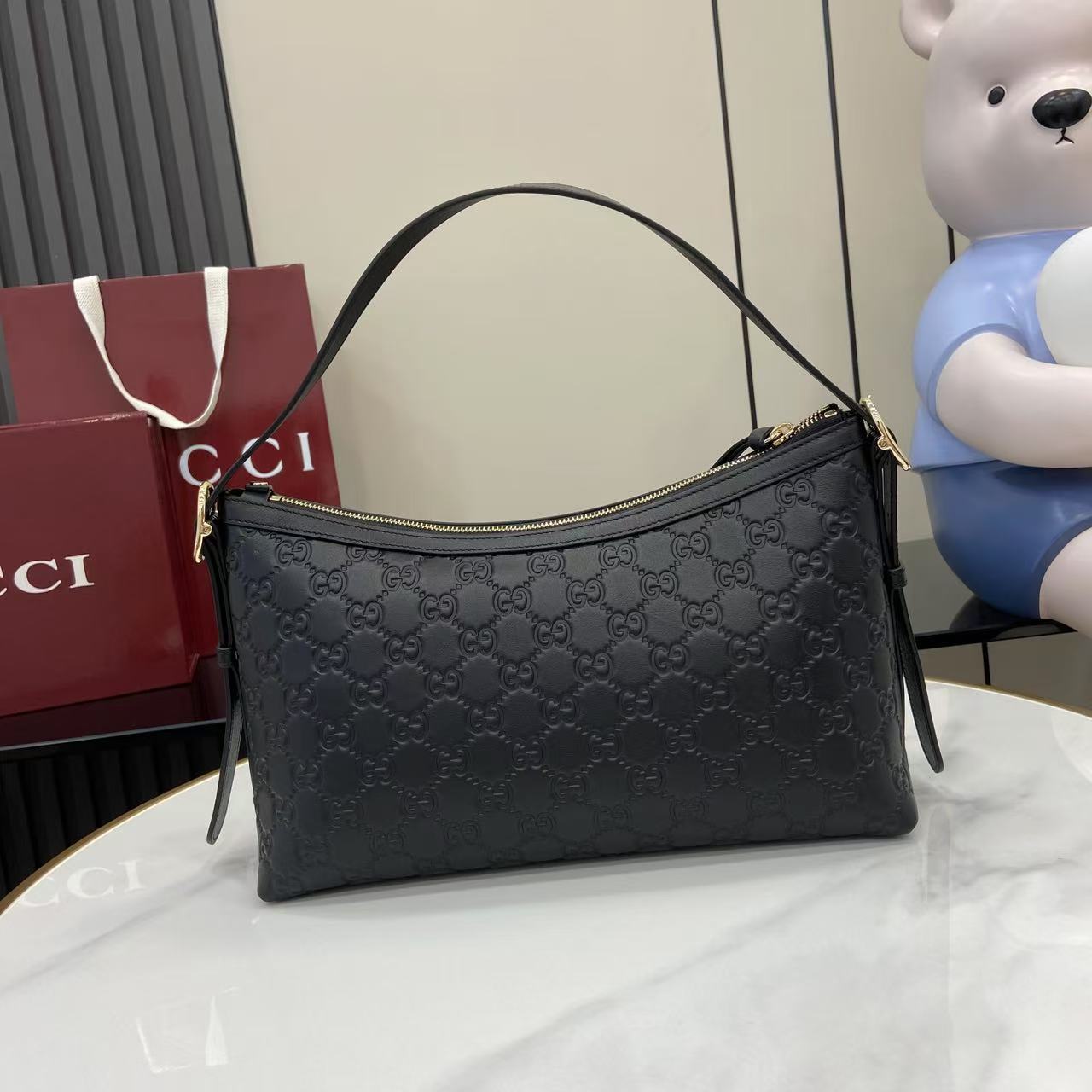 GG Emblem Leather Shoulder Bag