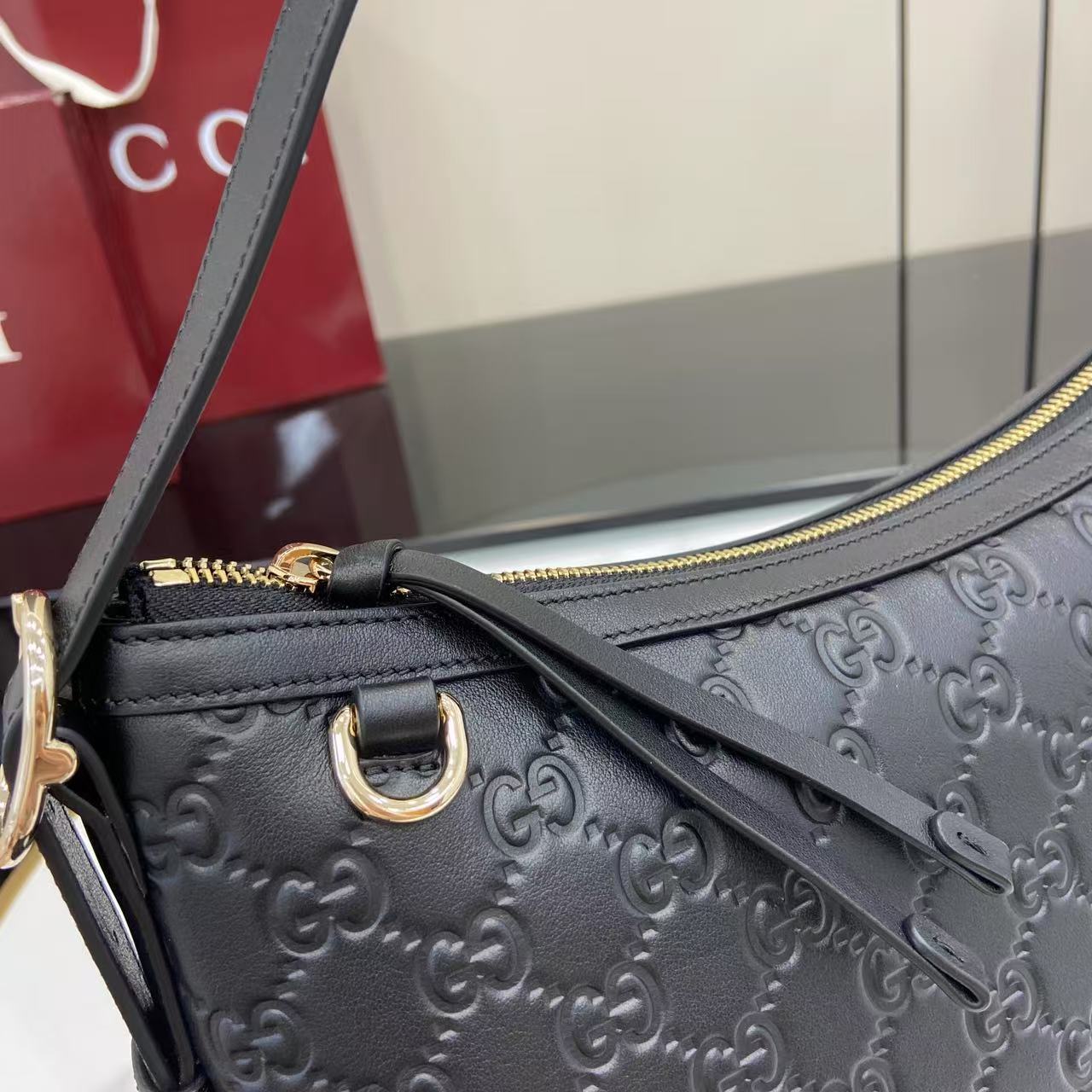 GG Emblem Leather Shoulder Bag