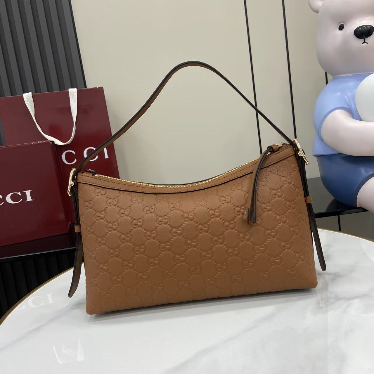 GG Emblem Leather Shoulder Bag